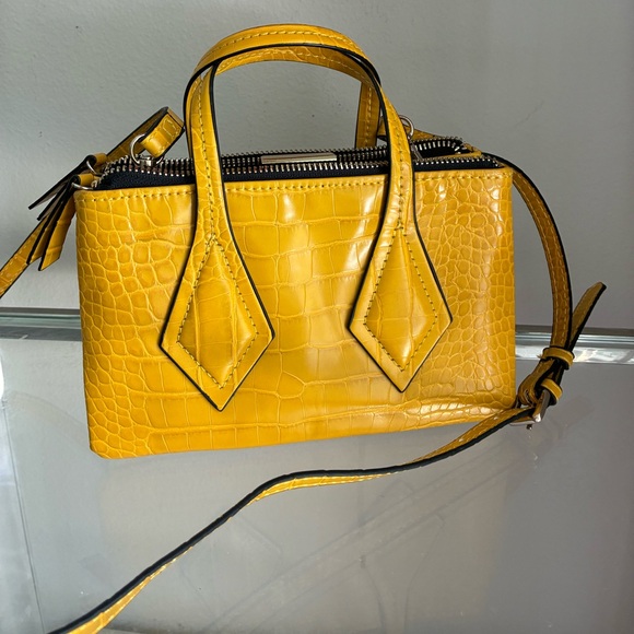 🌟 Stunning Zara Croc-Embossed Yellow Handbag - Picture 2 of 7